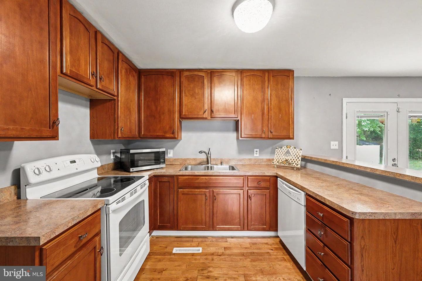 17 Willow Lane photo 7