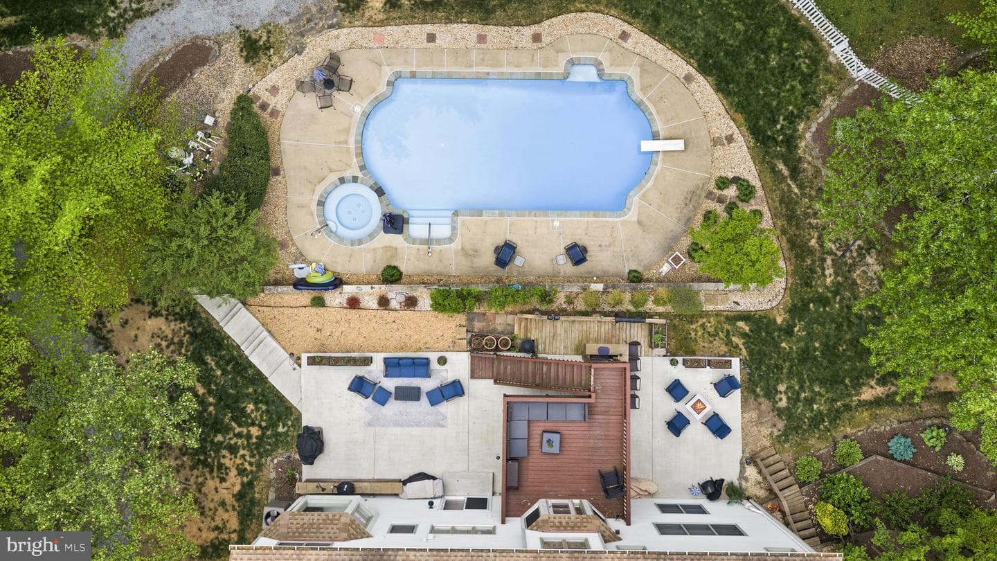 100 Boscobel Road photo 60