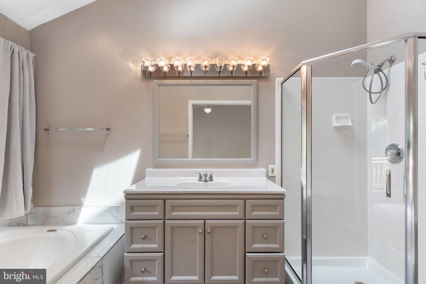 905 Shaw Court photo 6