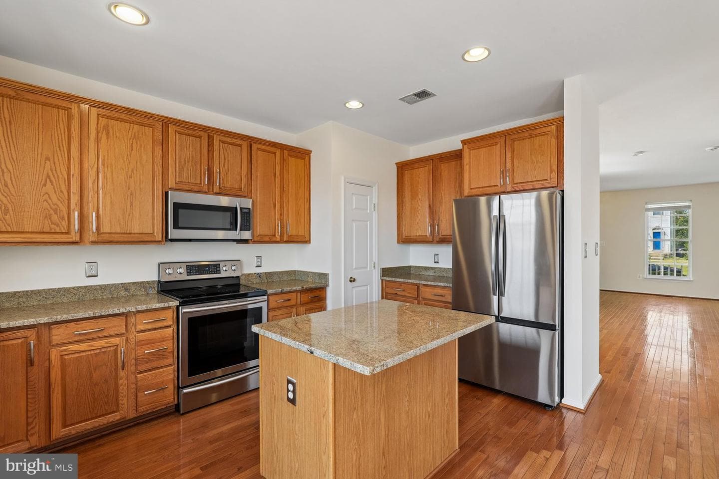 4 Barnum Drive photo 3