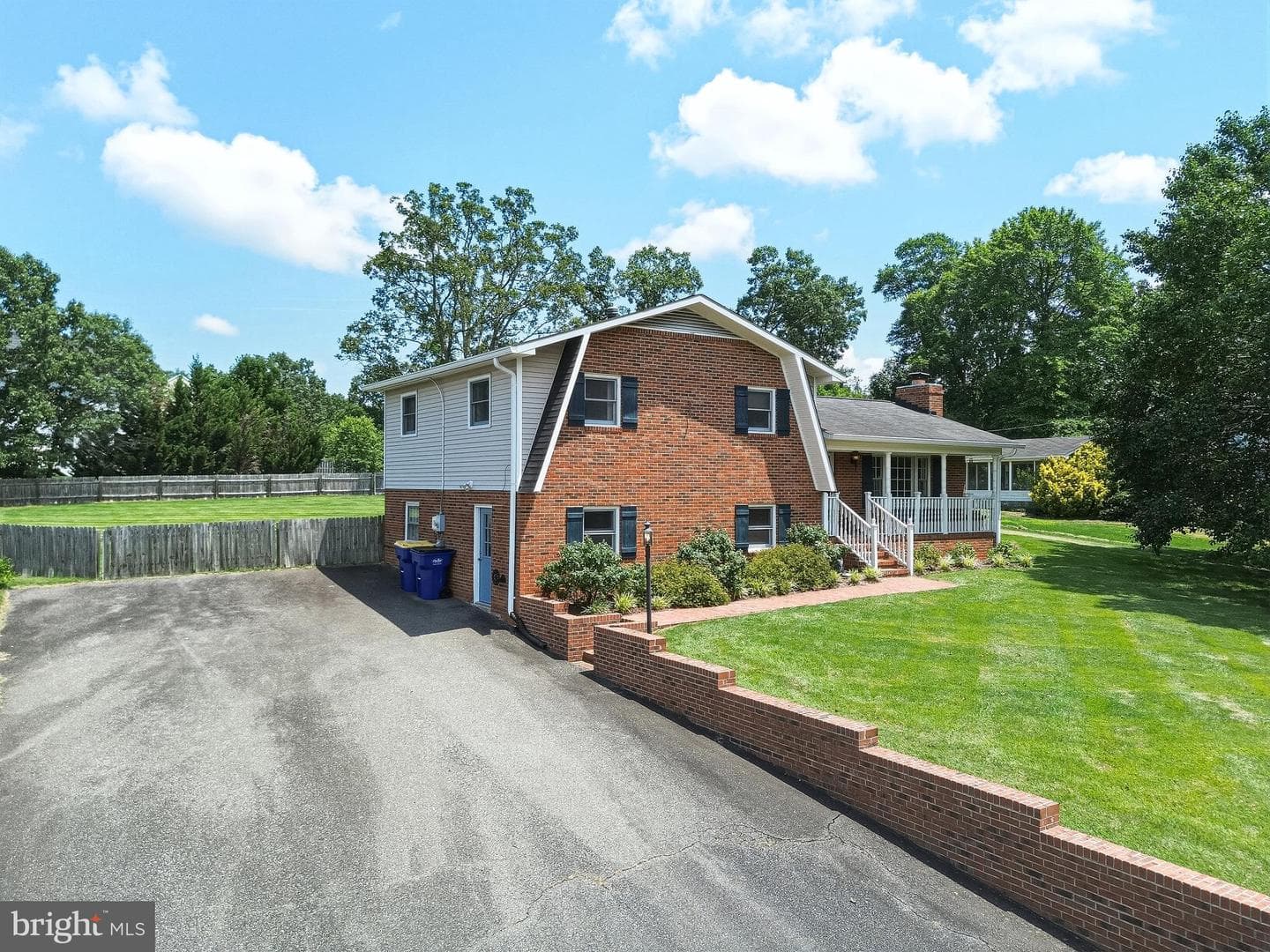 702 Edwards Drive photo 3