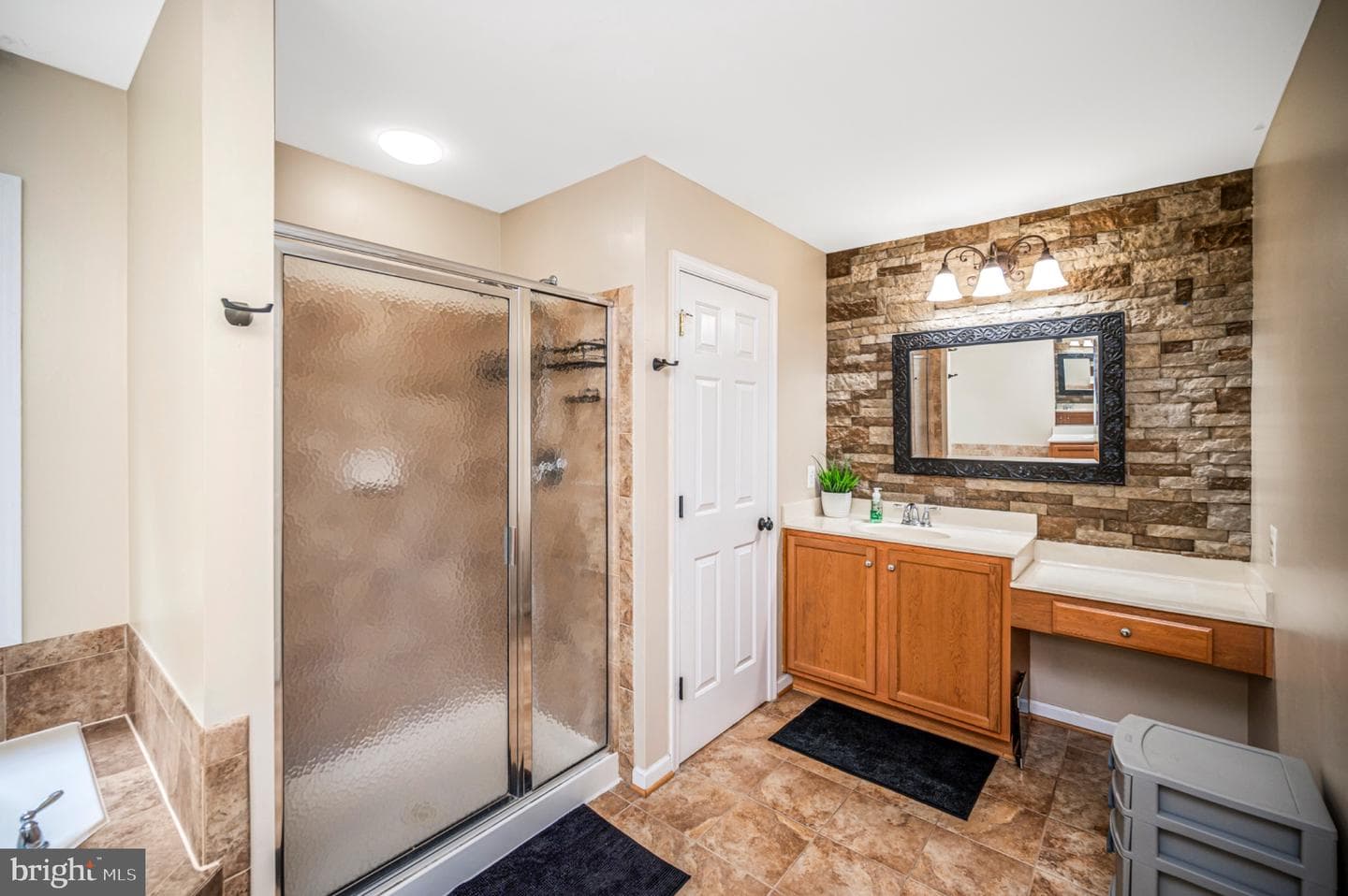 239 Toluca Road photo 58