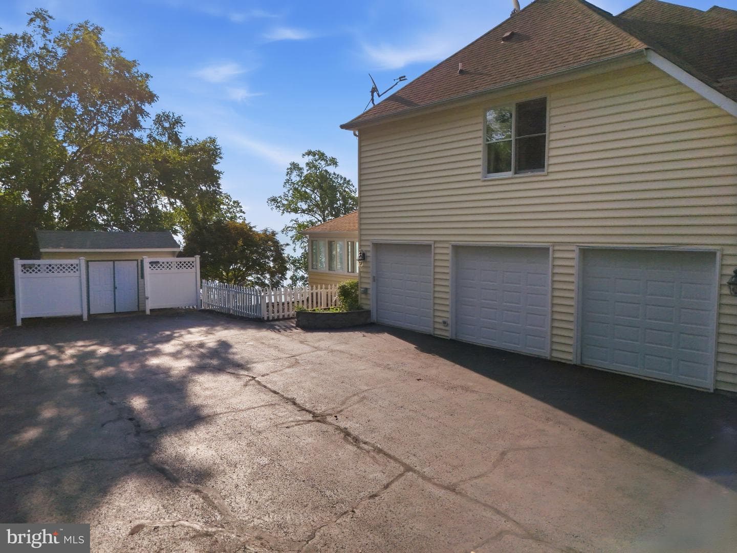 431 Marlborough Point Road photo 18