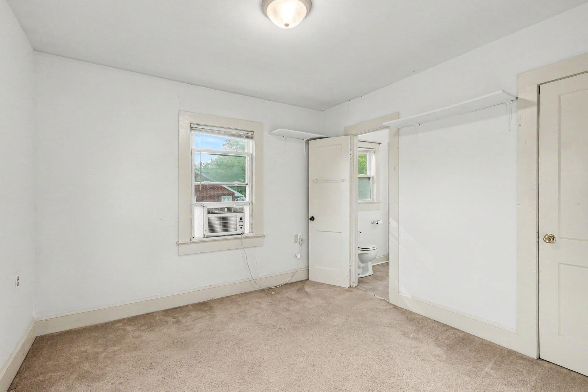 302 E Chatham Street photo 11