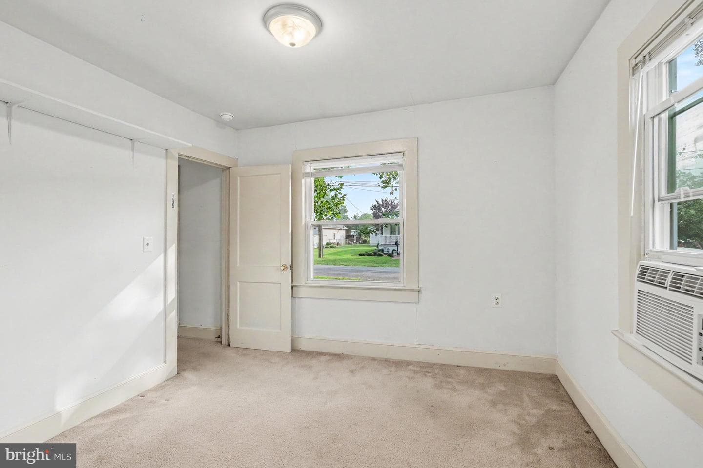 302 E Chatham Street photo 12
