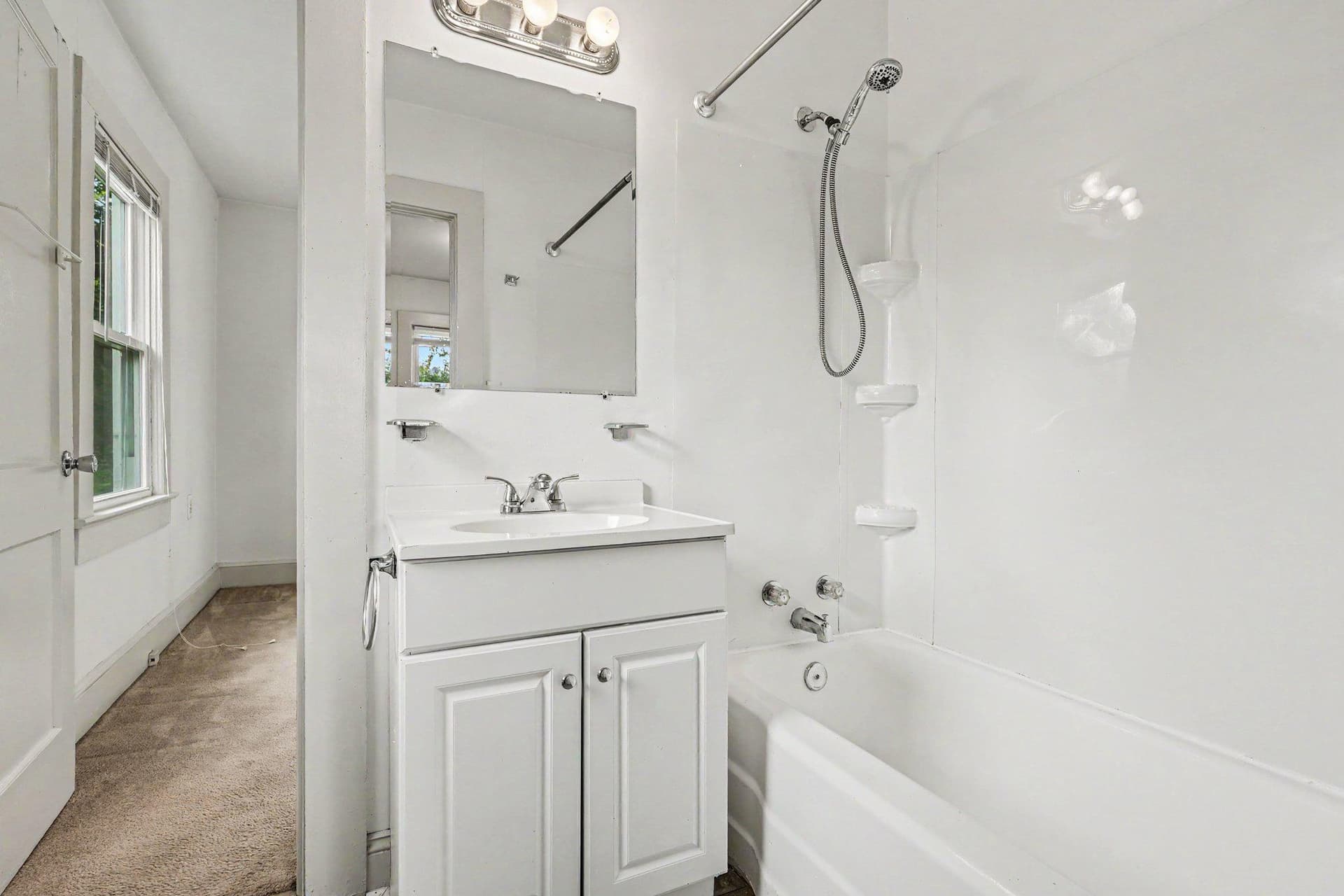 302 E Chatham Street photo 13