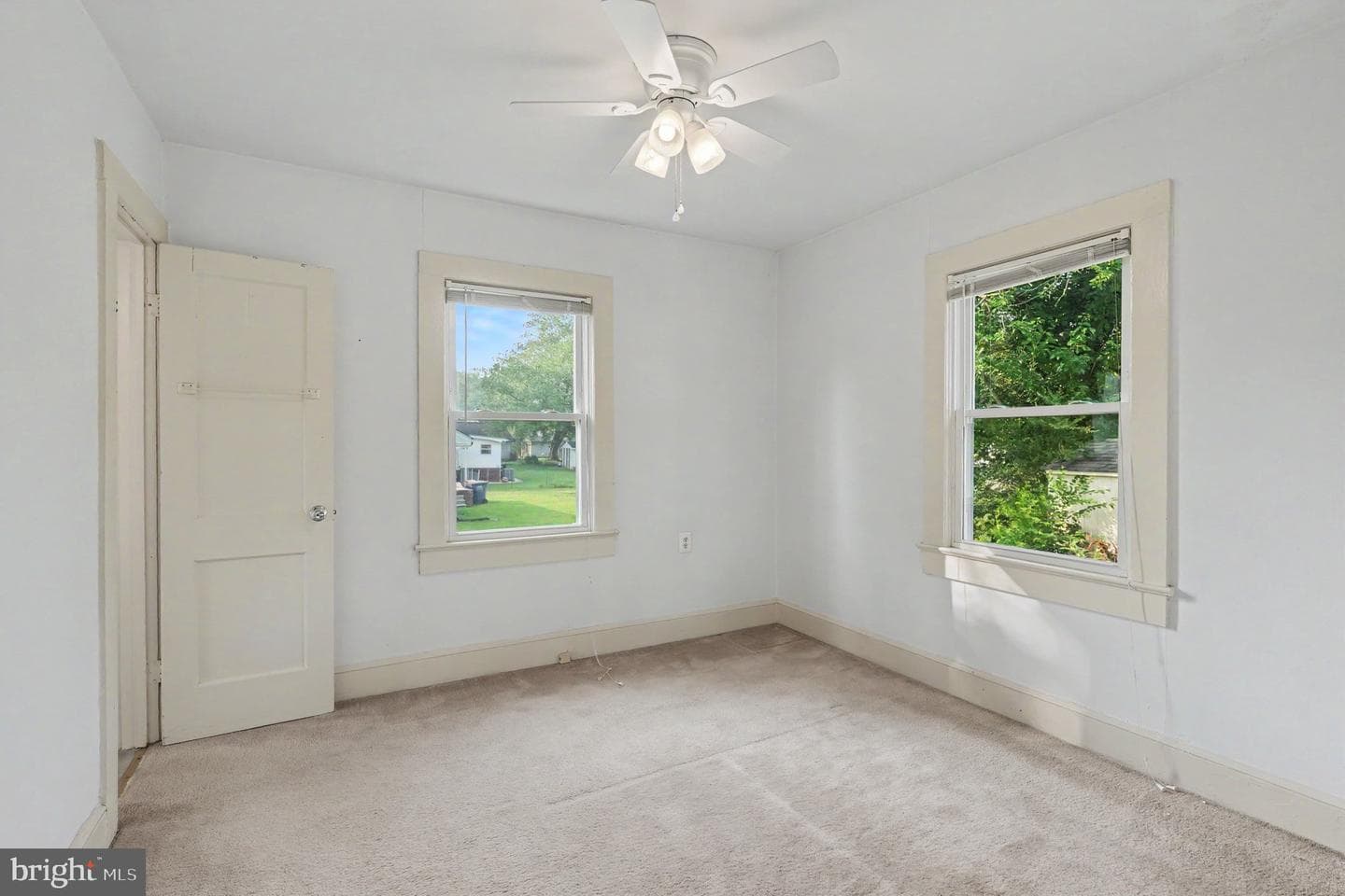 302 E Chatham Street photo 14