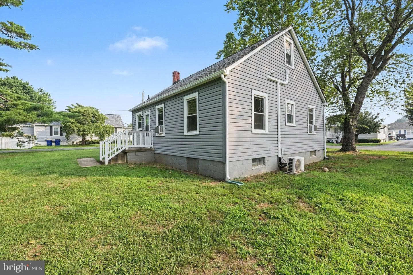 302 E Chatham Street photo 22