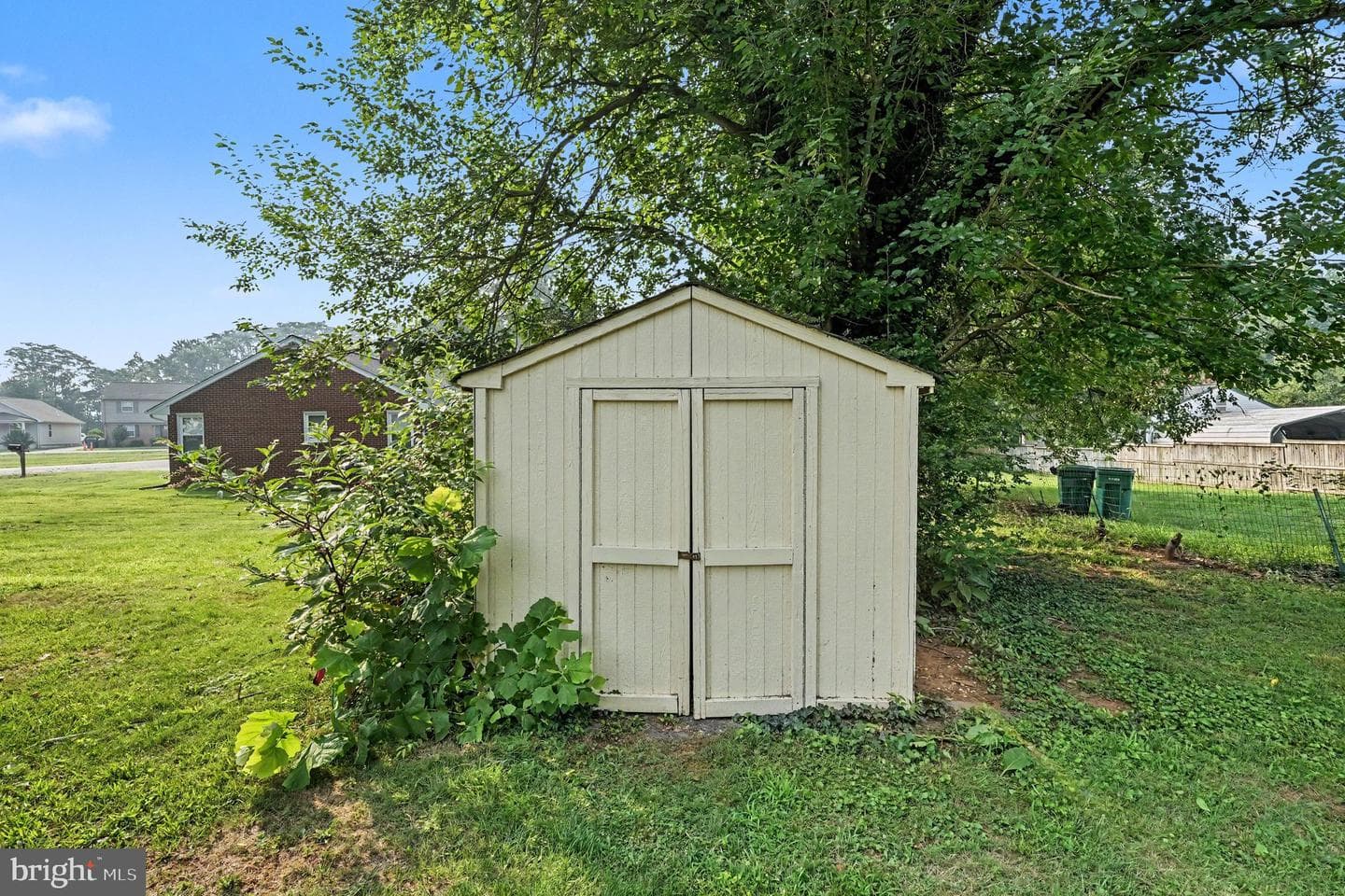 302 E Chatham Street photo 25