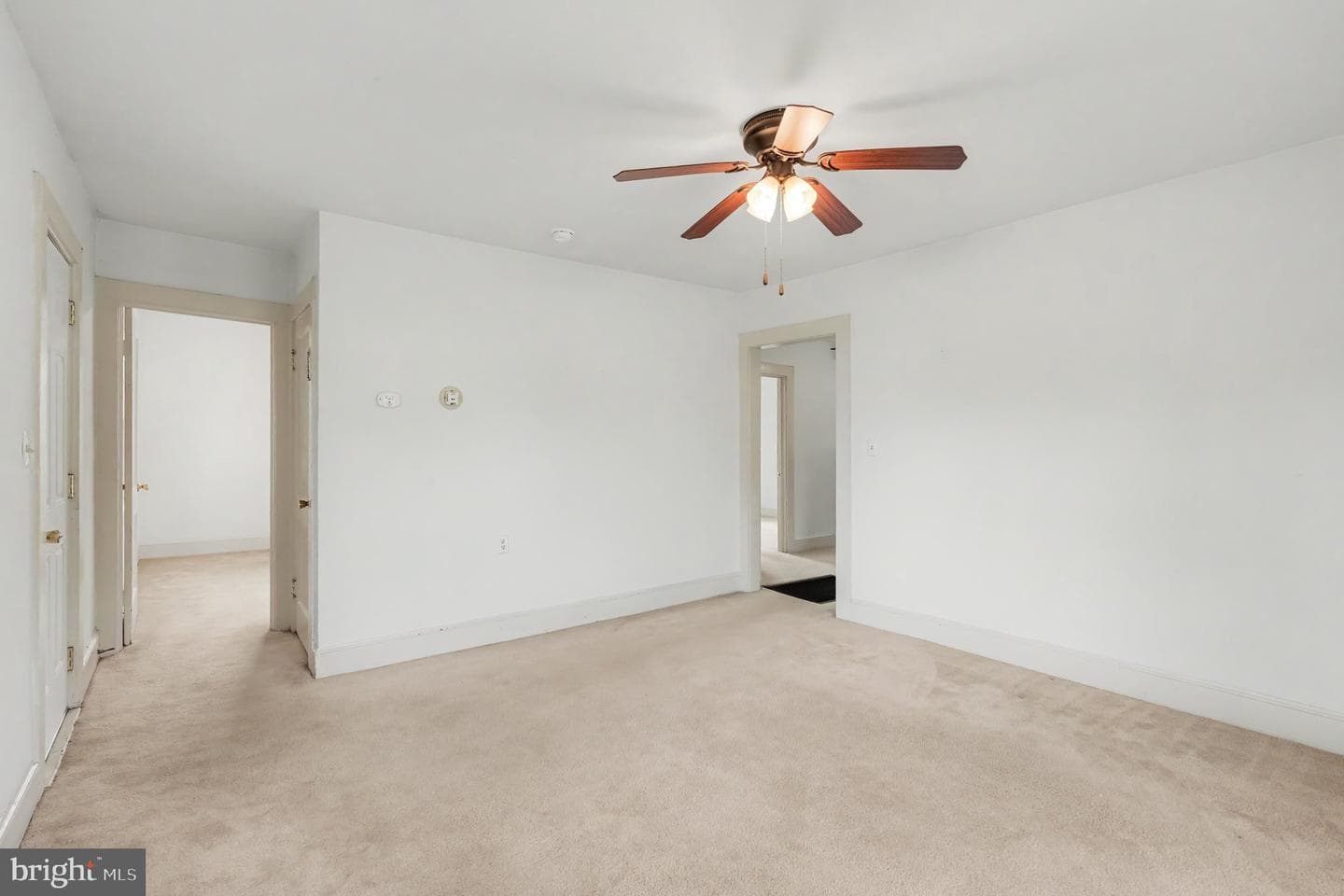 302 E Chatham Street photo 4