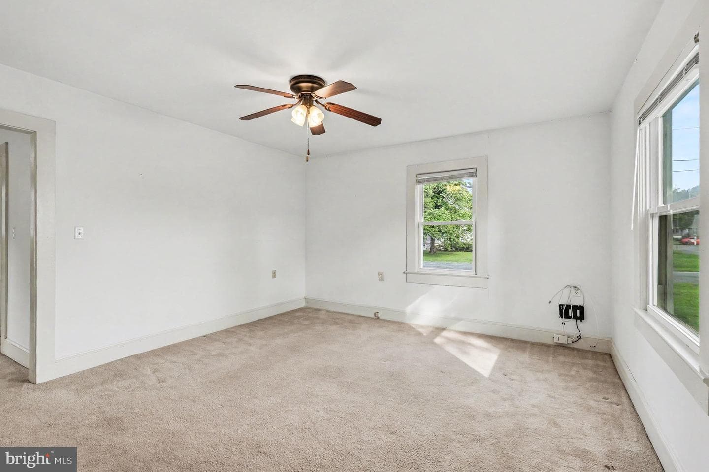 302 E Chatham Street photo 5