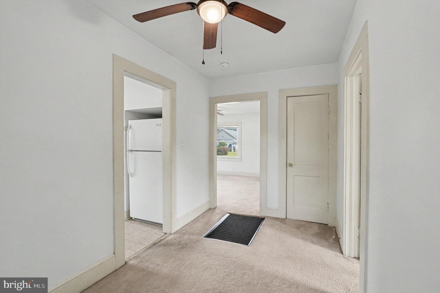 302 E Chatham Street photo 6