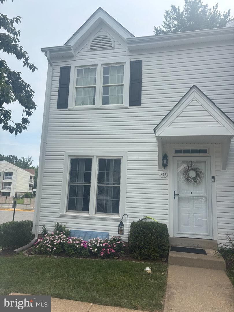 717 Madison Court photo 1