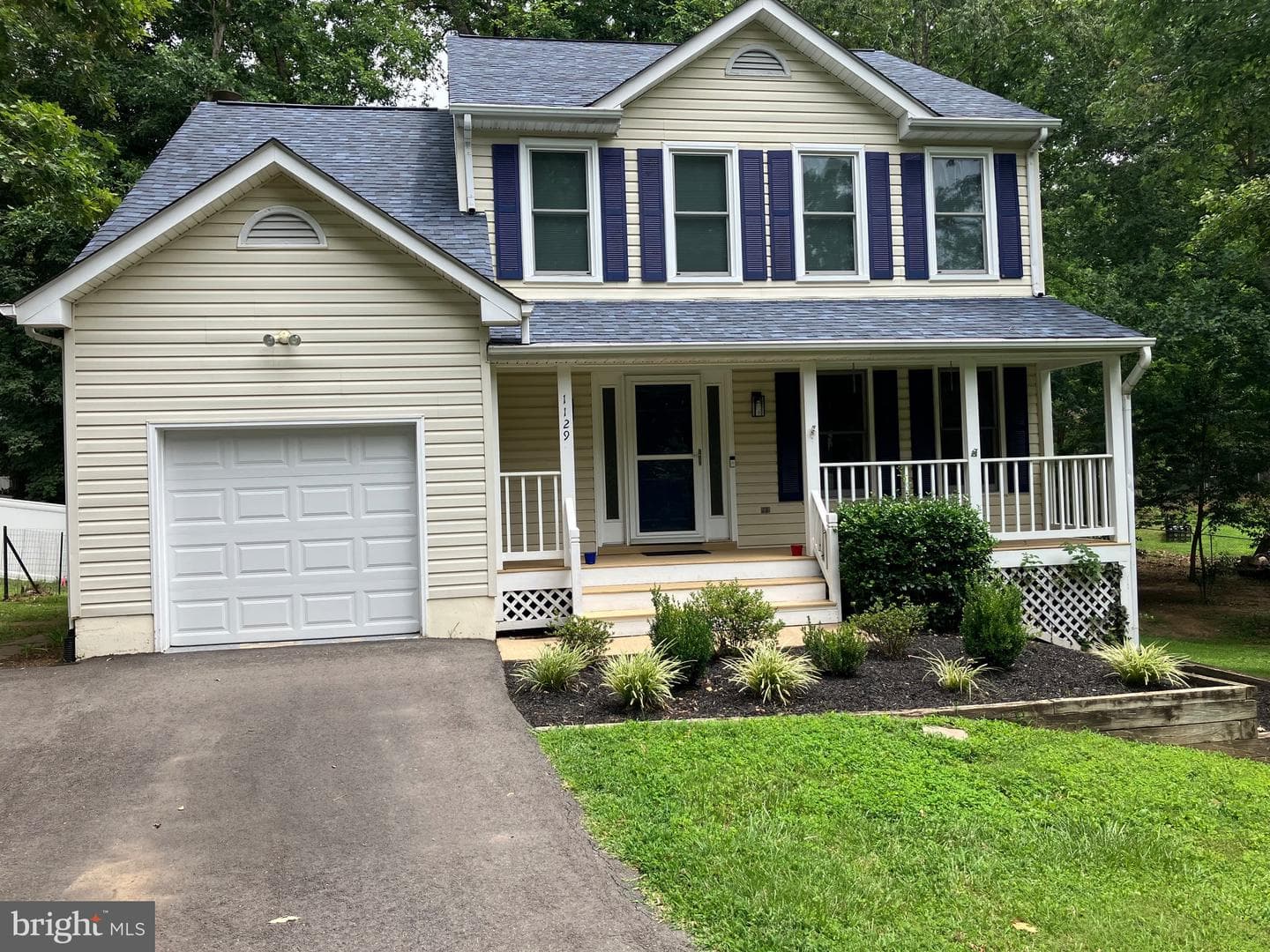 1129 Lakeview Drive photo 1