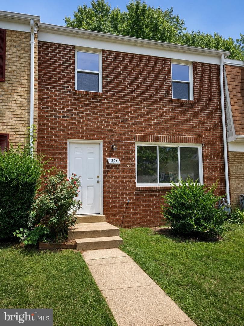 1224 Thomas Jefferson Place photo 1