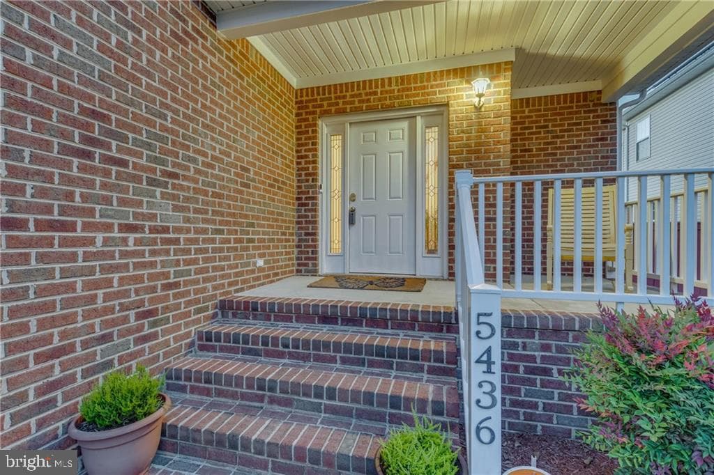 5436 Larissa Court photo 1