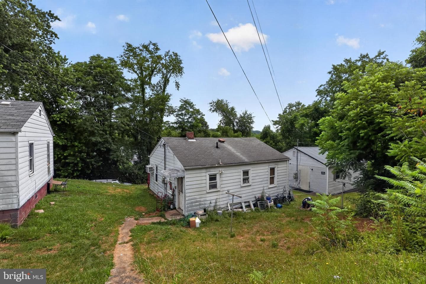 187 Court Dr photo 3
