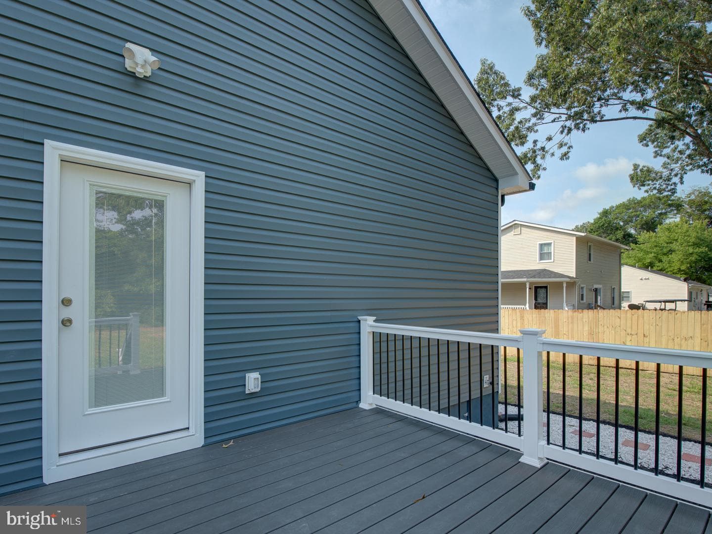 135 Locust Avenue photo 82