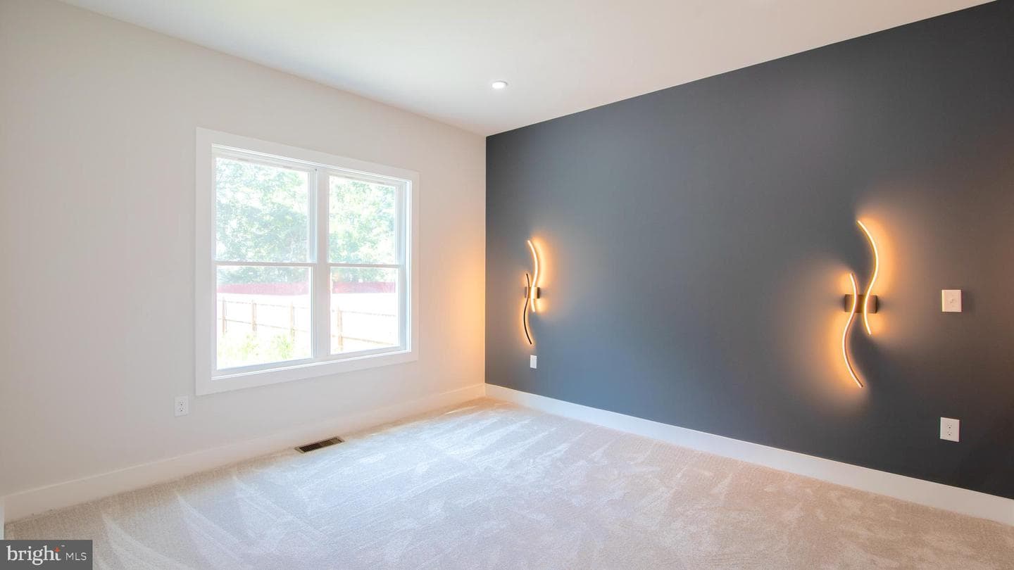135 Locust Avenue photo 87