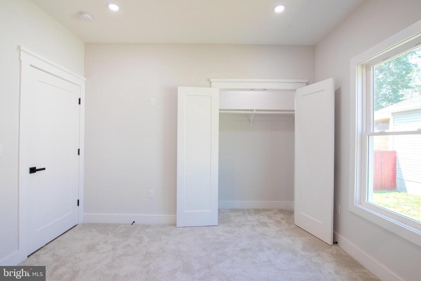 135 Locust Avenue photo 92
