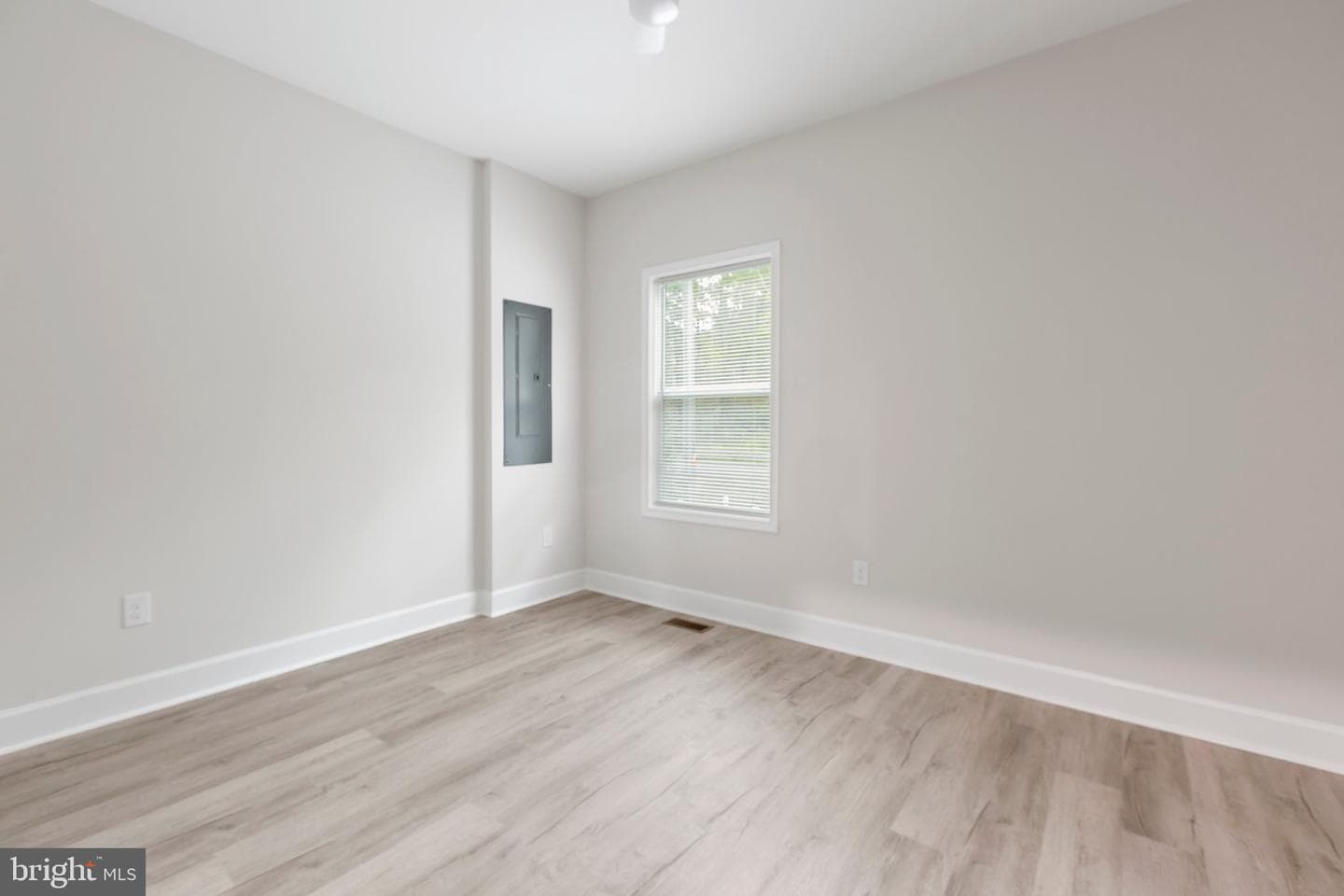 450 Lakeview Drive photo 31