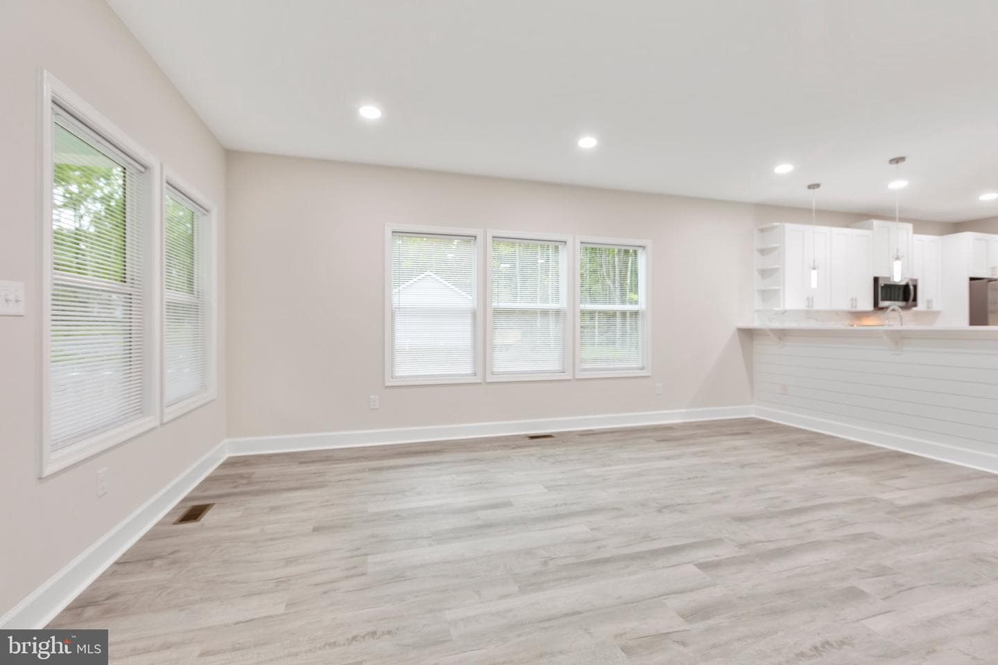 450 Lakeview Drive photo 7