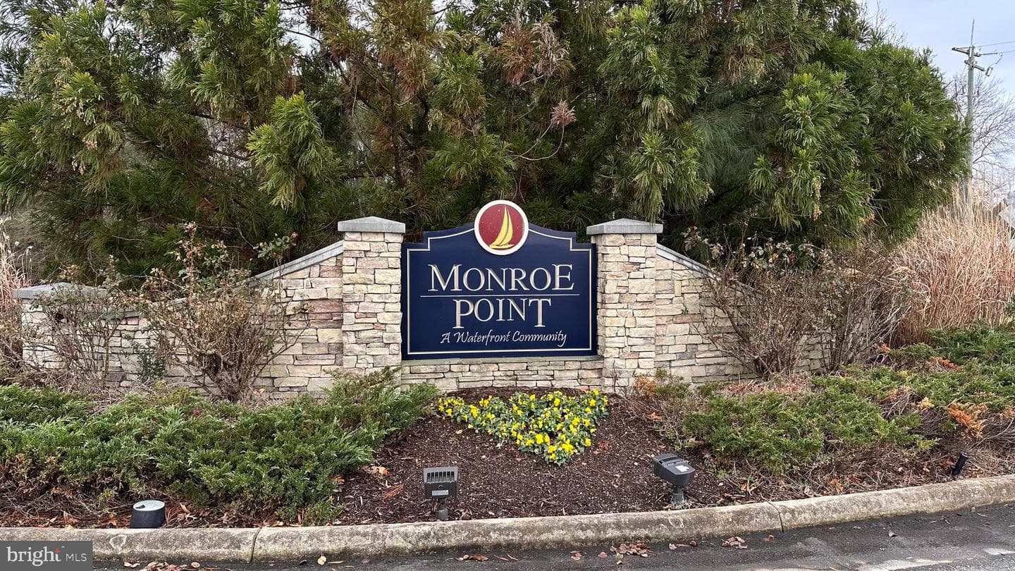 407 Monroe Point photo 35