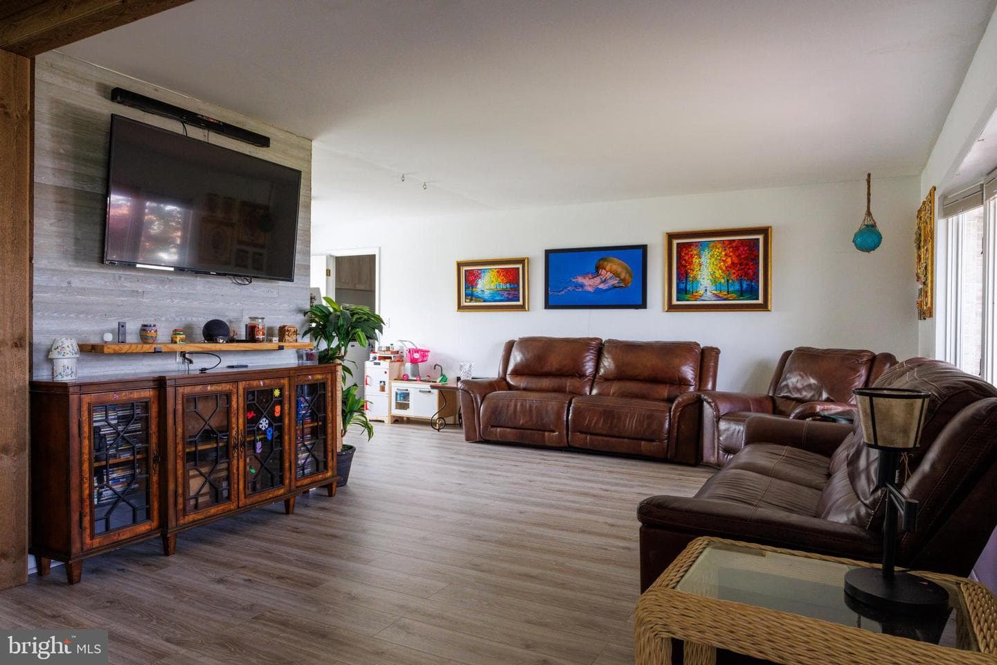 1519 Irving Avenue photo 12