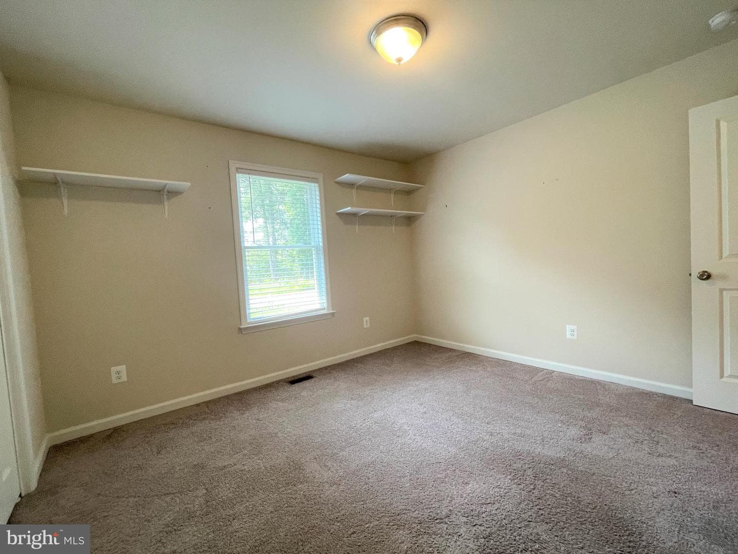 94 Oak Lane photo 13