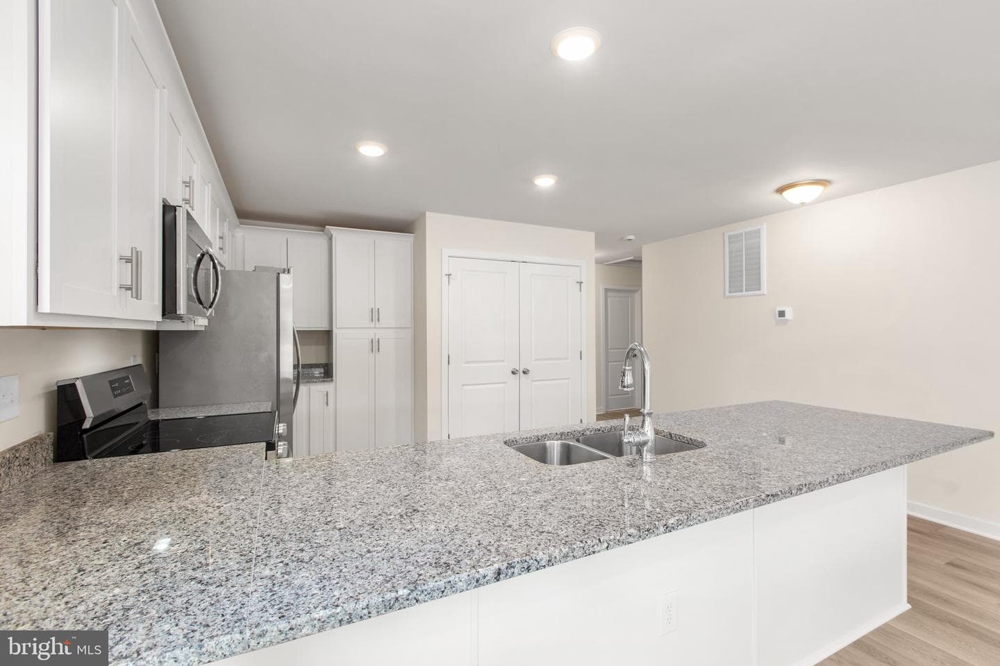 813 Elkin Street photo 6