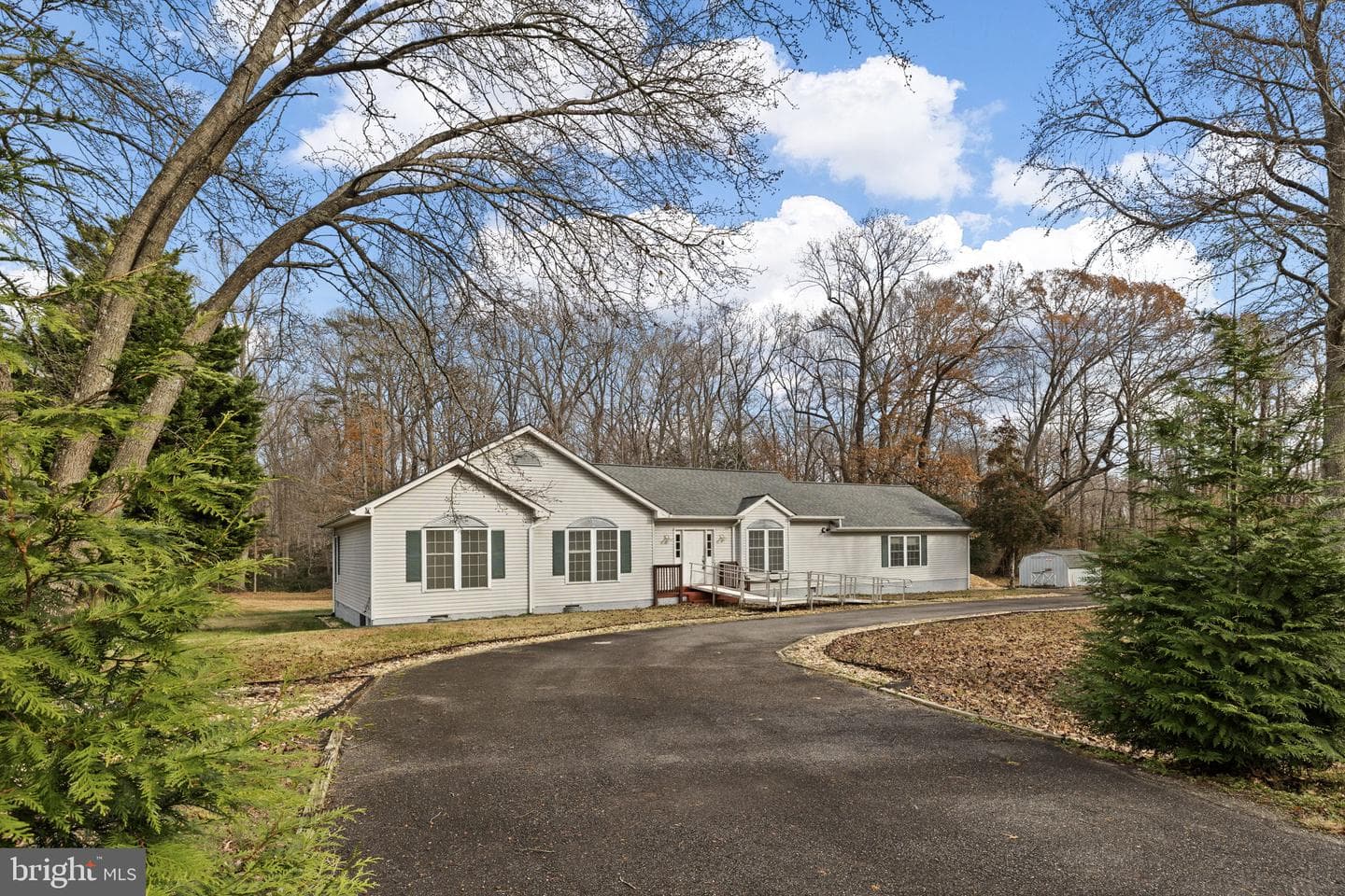 49 Grove Drive photo 1