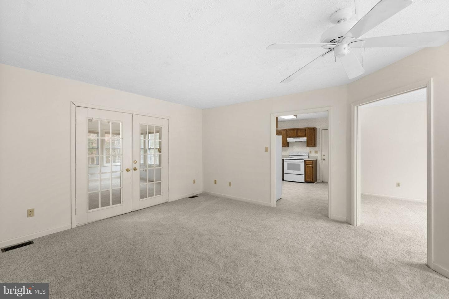 49 Grove Drive photo 4