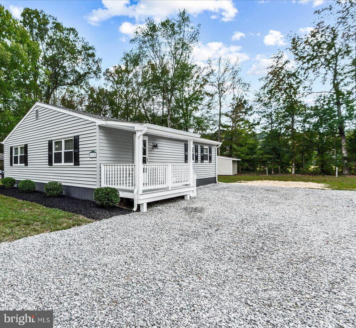 218 Circle Lane photo 3