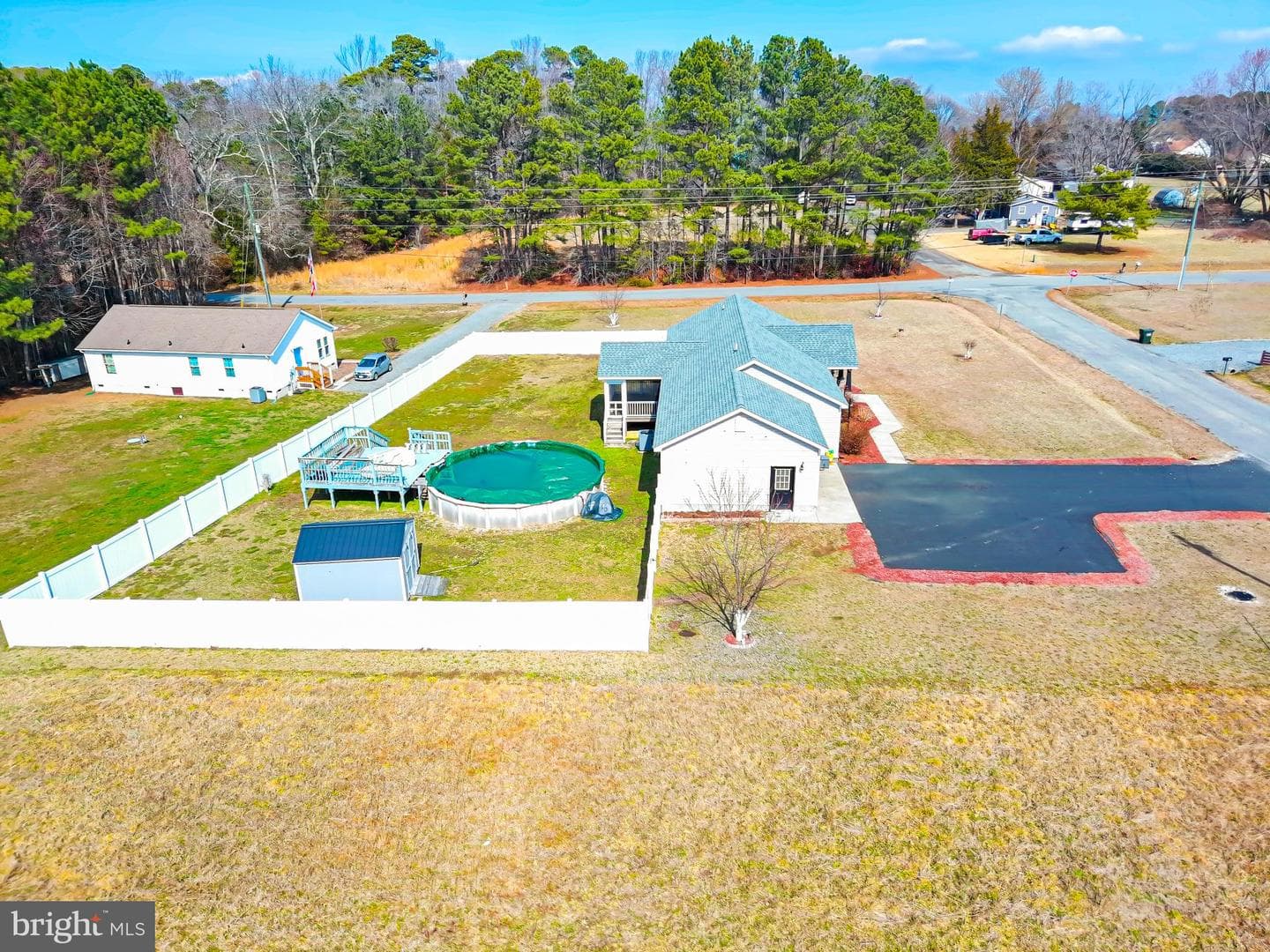 307 Beacon Court photo 33