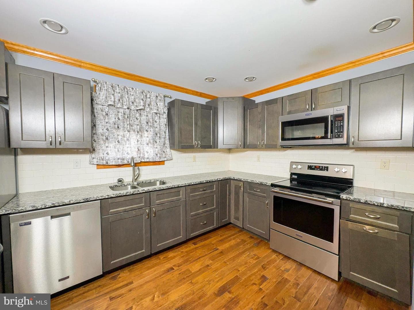 307 Beacon Court photo 8