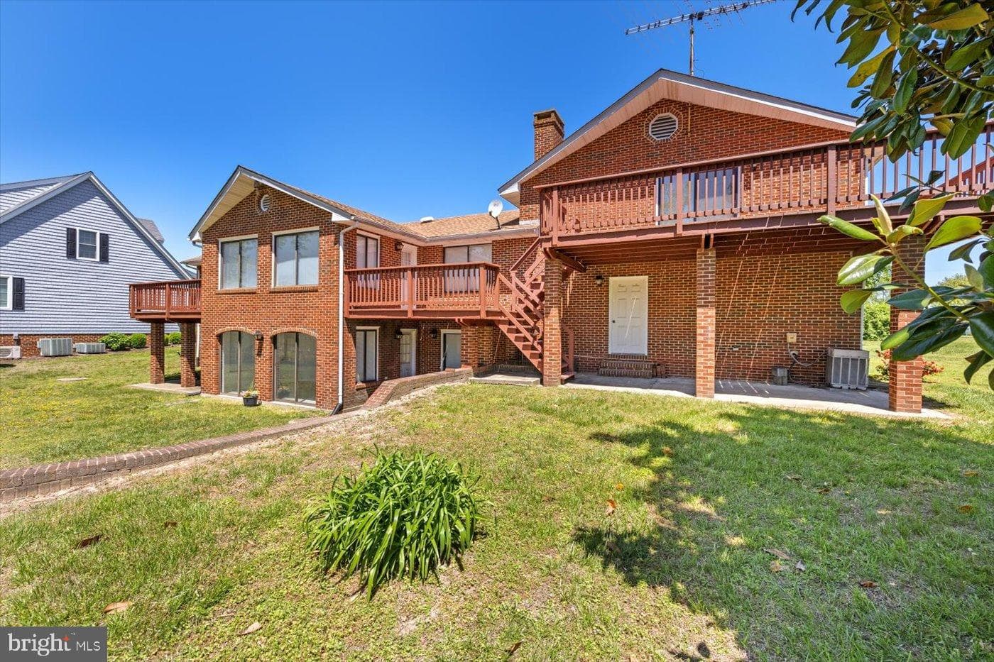 198 Canoe Place photo 25