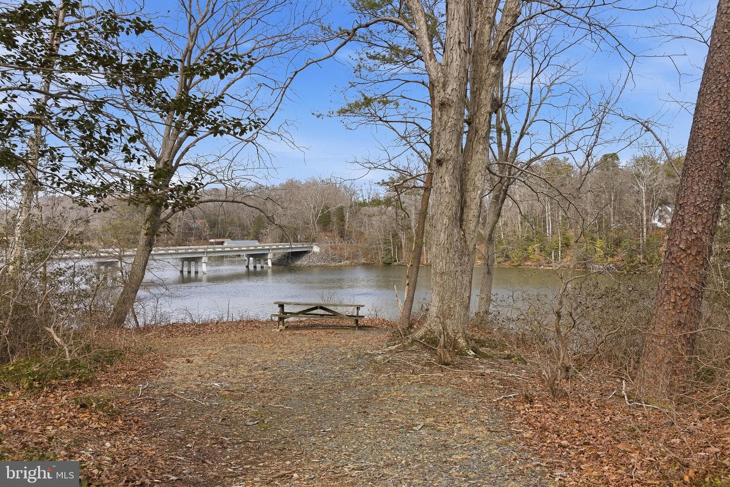 115 Waterside Ln photo 3