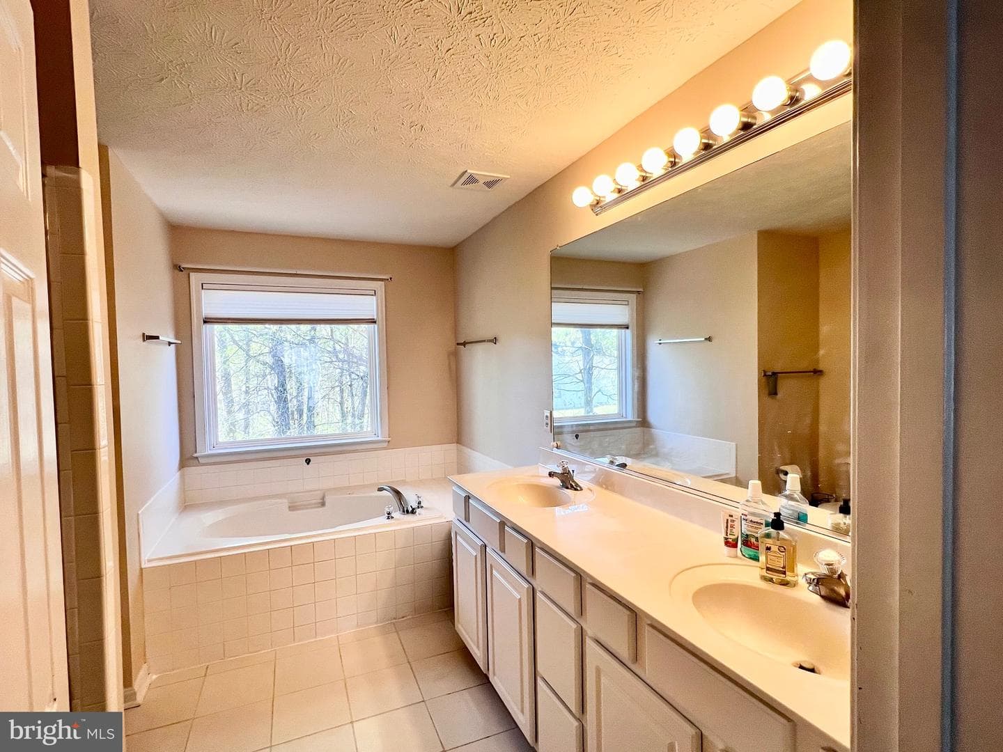 213 Forest Avenue photo 39