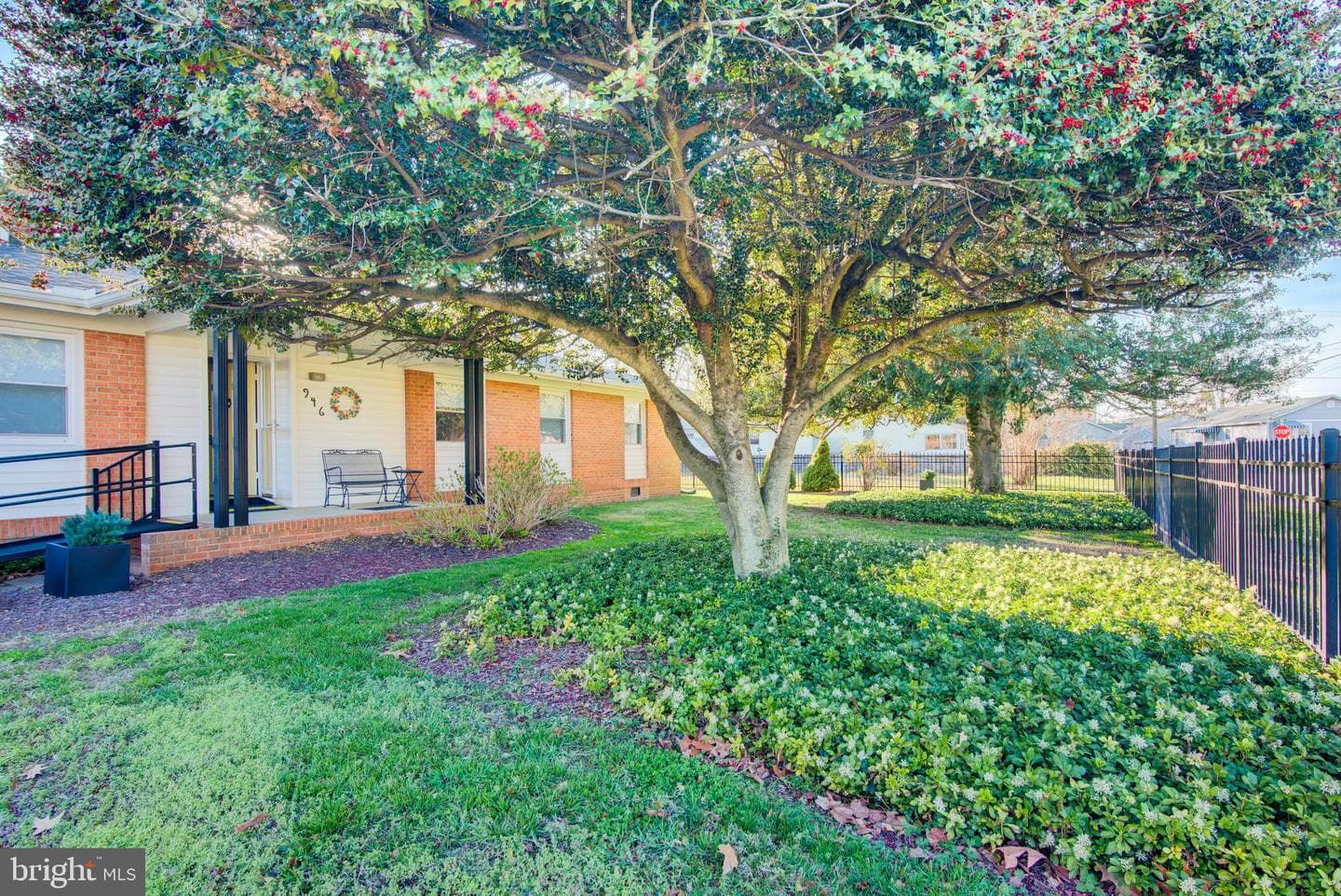 946 Bryant Avenue photo 4