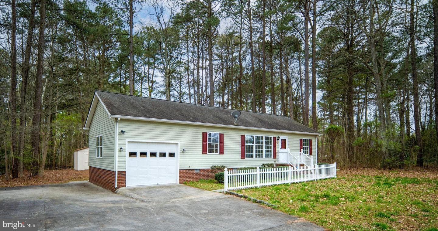 67 Stern Way photo 1