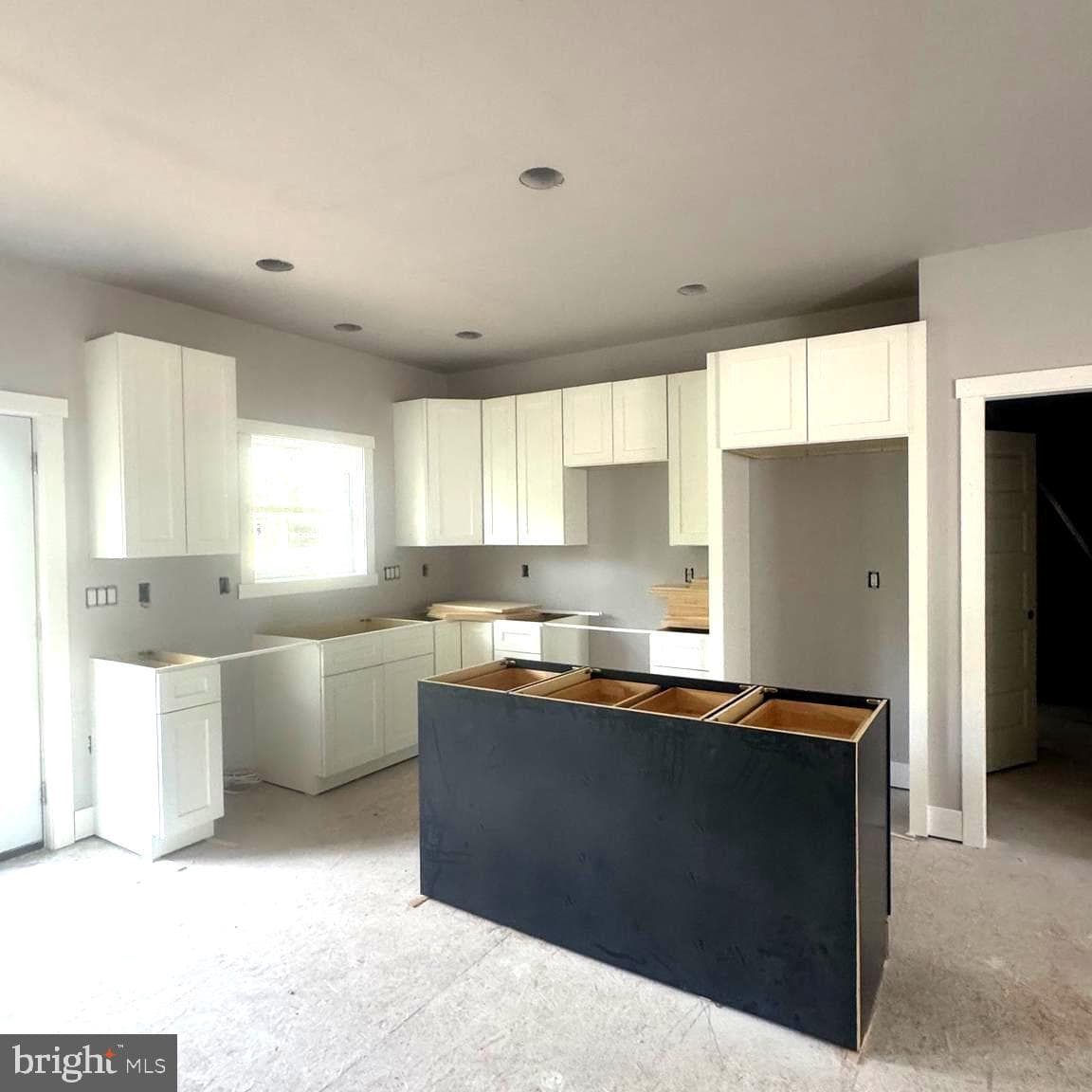 205 Federalist Way photo 8