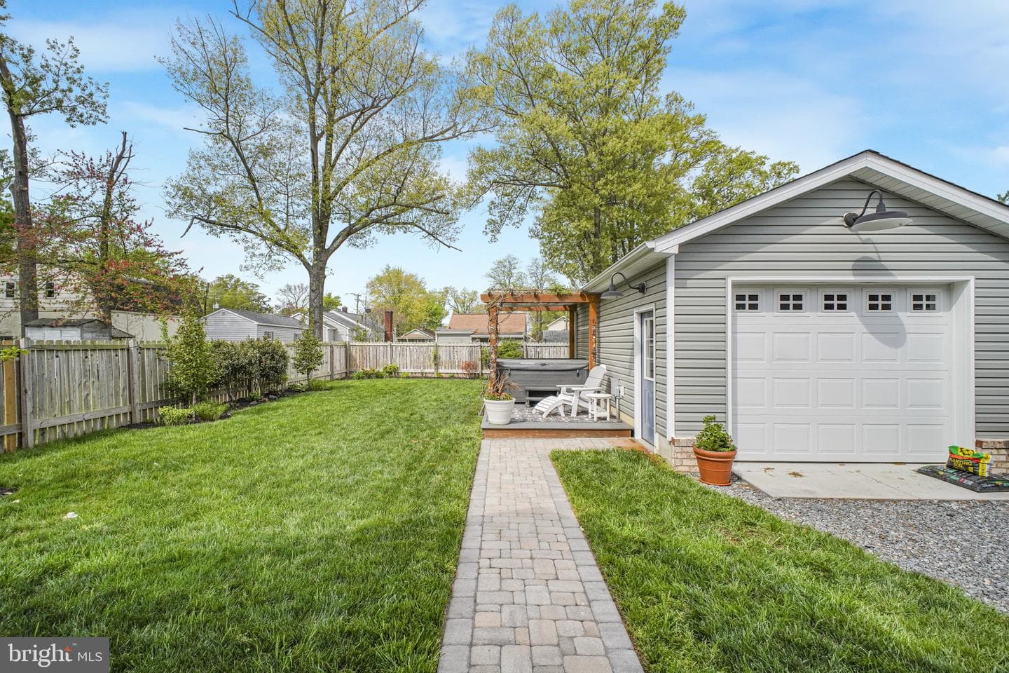 1111 Lossing Avenue photo 7