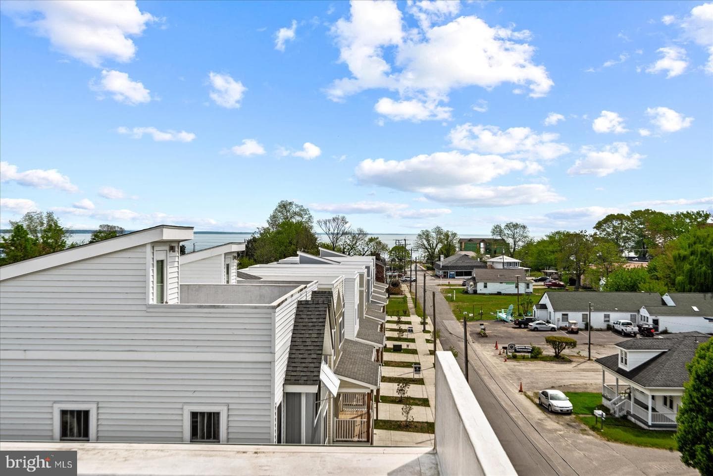 300 Douglas Avenue photo 32