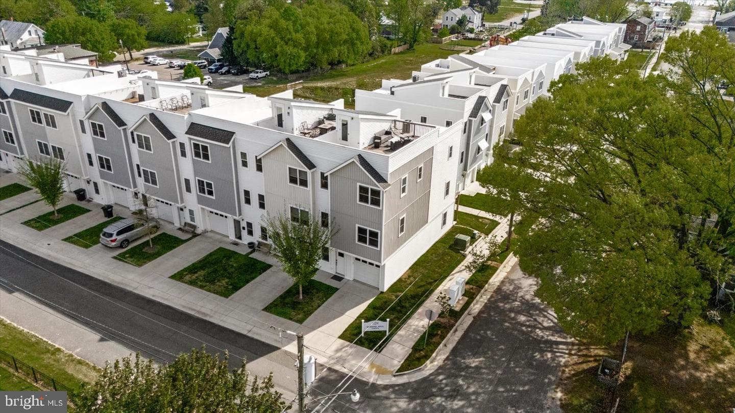 300 Douglas Avenue photo 44