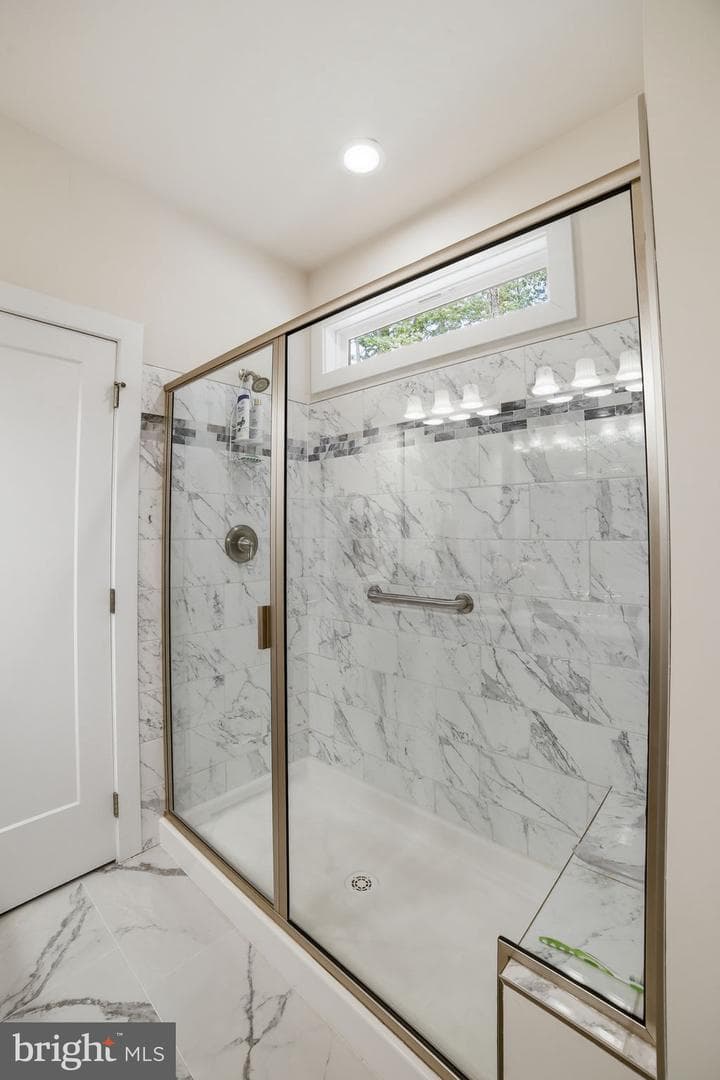 329 N Glebe Road photo 17