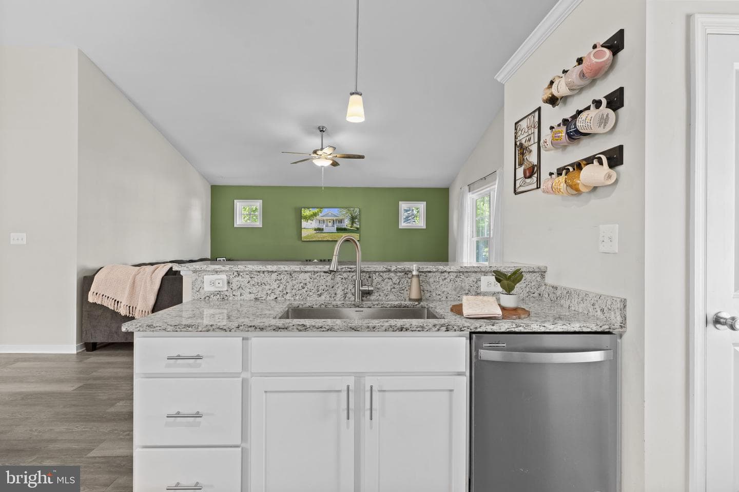 320 2nd Street photo 4