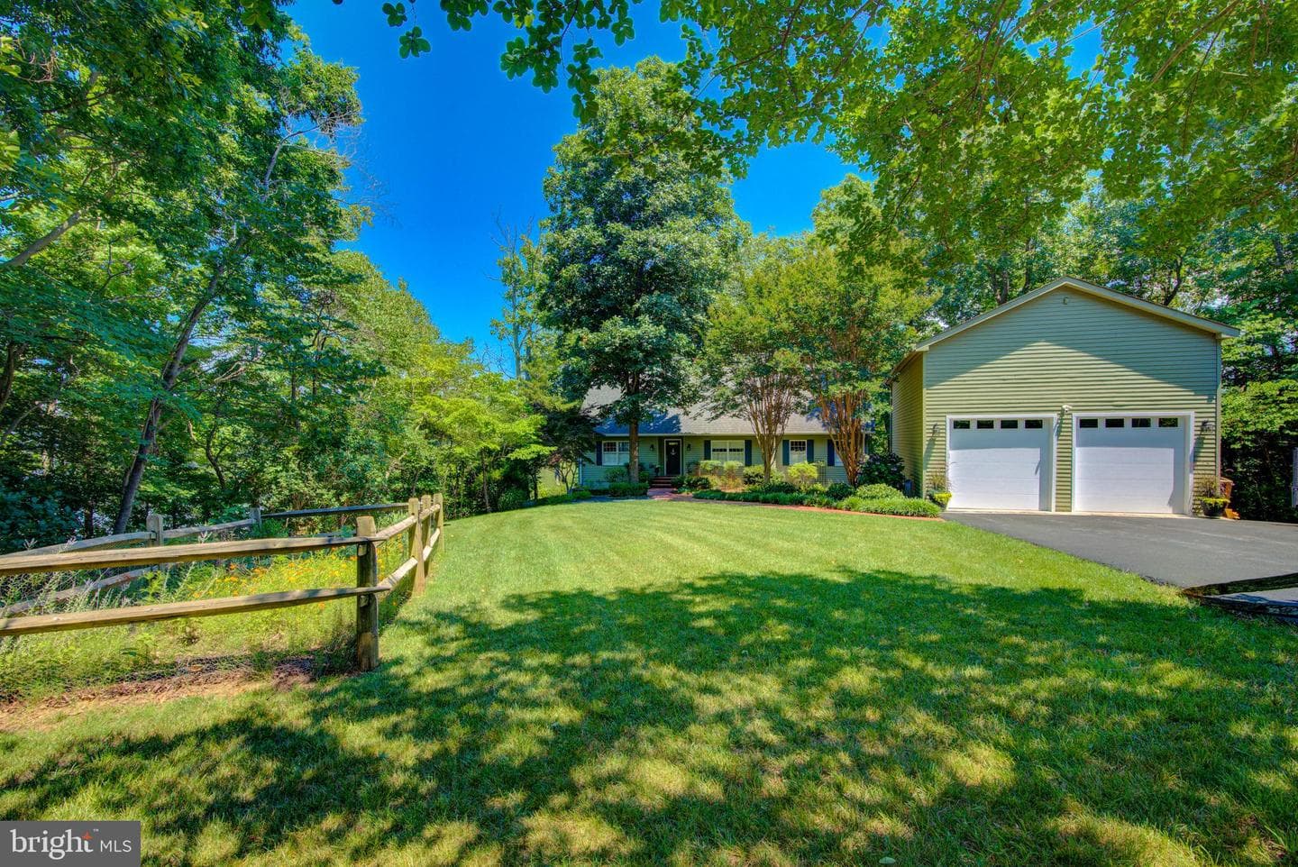 579 Bay Pointe Drive photo 39
