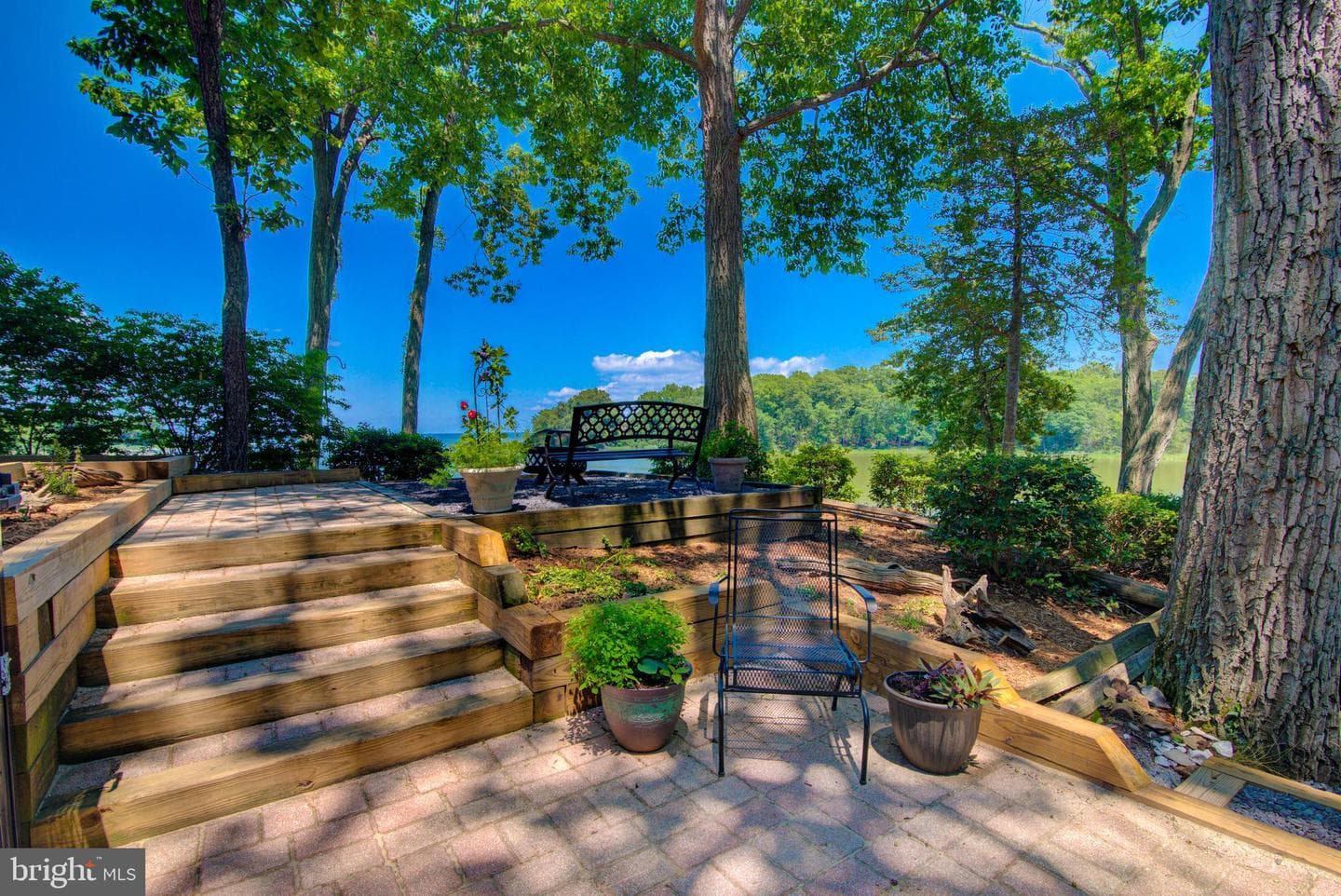 579 Bay Pointe Drive photo 9
