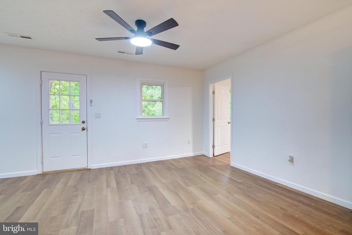 107 Federalist Way photo 16