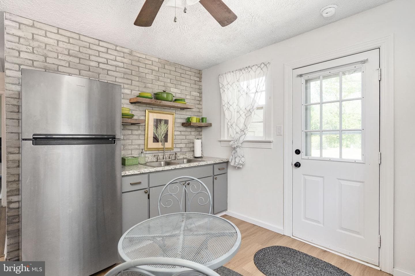 305 Locust Avenue photo 15